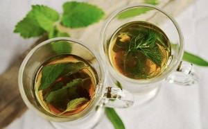 Pij herbatki ziołowe z czarnuszki czy kopru włoskiego